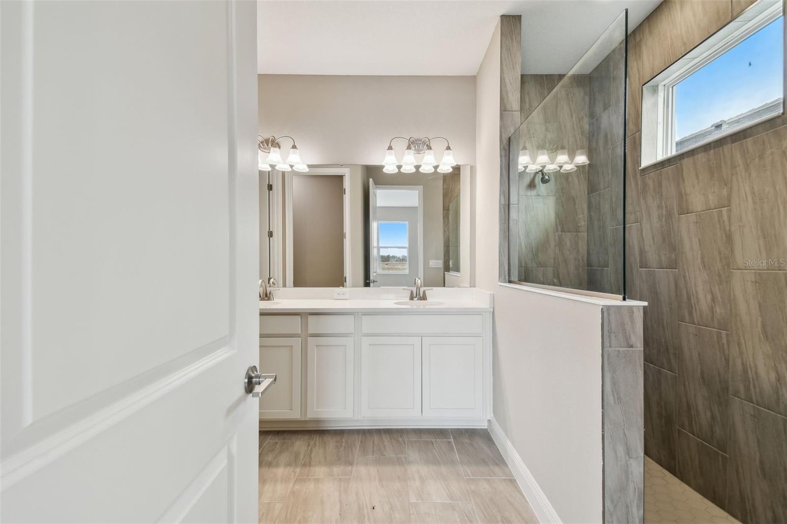 Listing photo id 12 for 2416 Wise River Lane