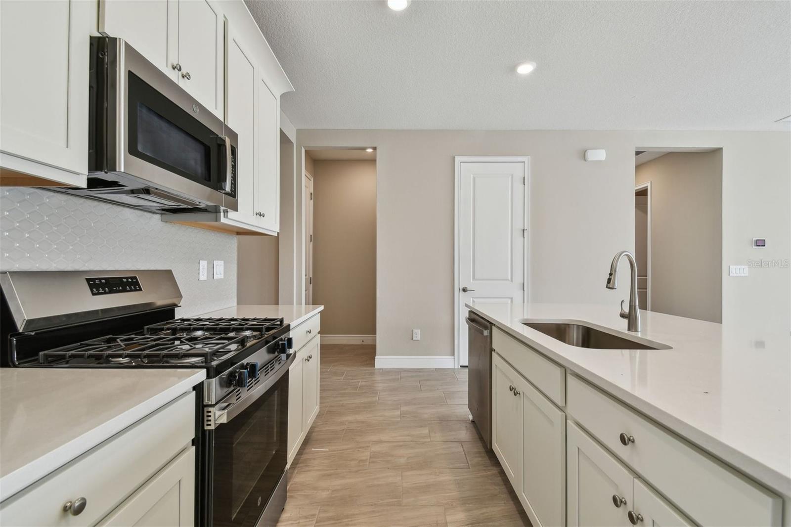 Listing photo id 2 for 2416 Wise River Lane