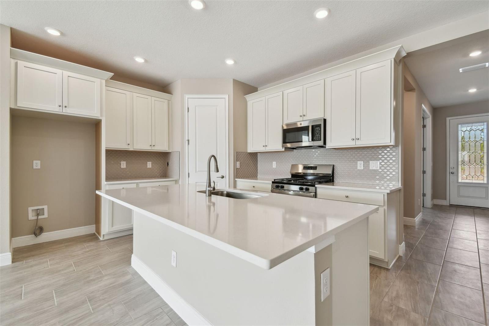 Listing photo id 5 for 2416 Wise River Lane