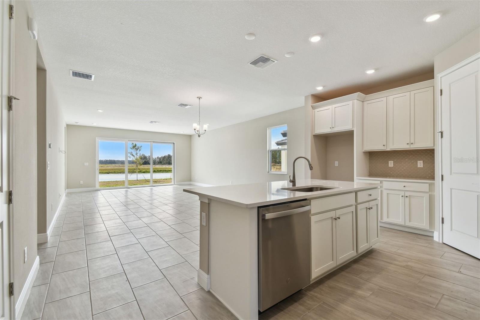 Listing photo id 6 for 2416 Wise River Lane