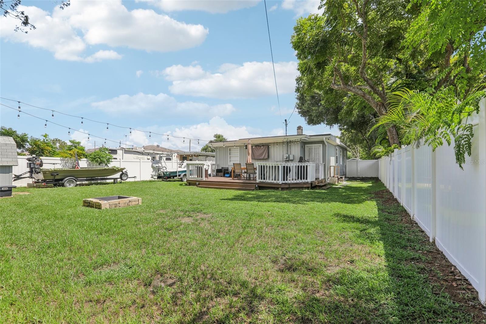 Listing photo id 26 for 6108 Pershing Street Ne