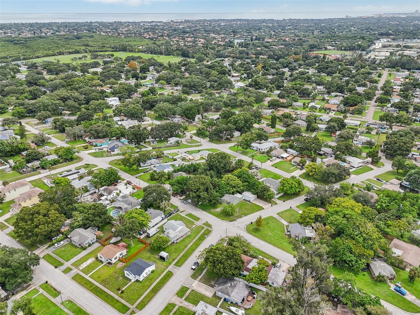 Listing photo id 47 for 6108 Pershing Street Ne