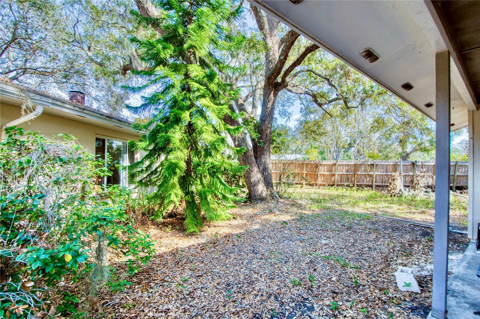 Listing photo id 9 for 4710 San Rafael Street