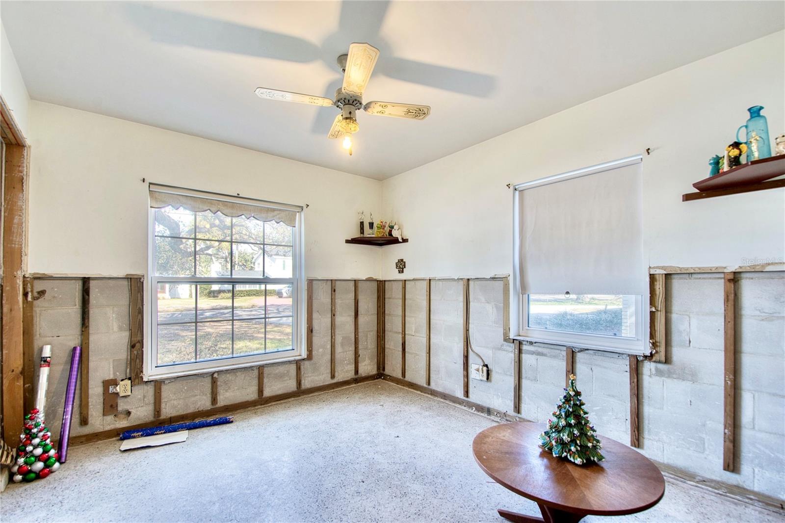 Listing photo id 24 for 4710 San Rafael Street