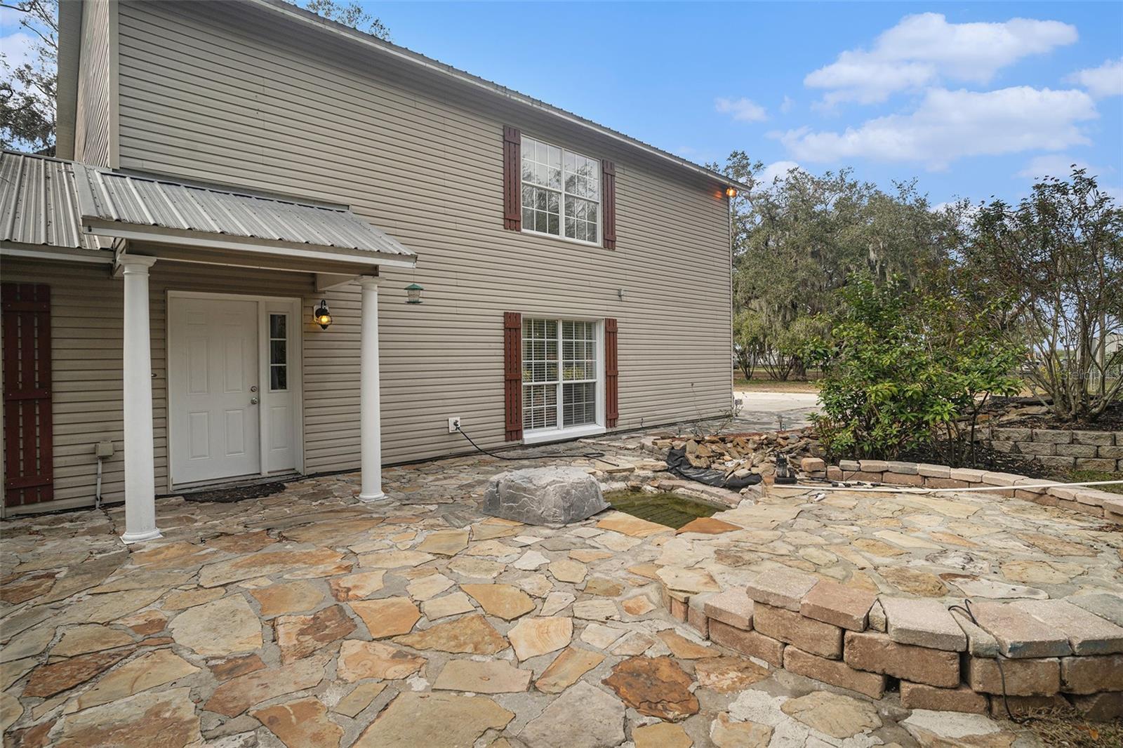 Listing photo id 1 for 8575 Carey Road