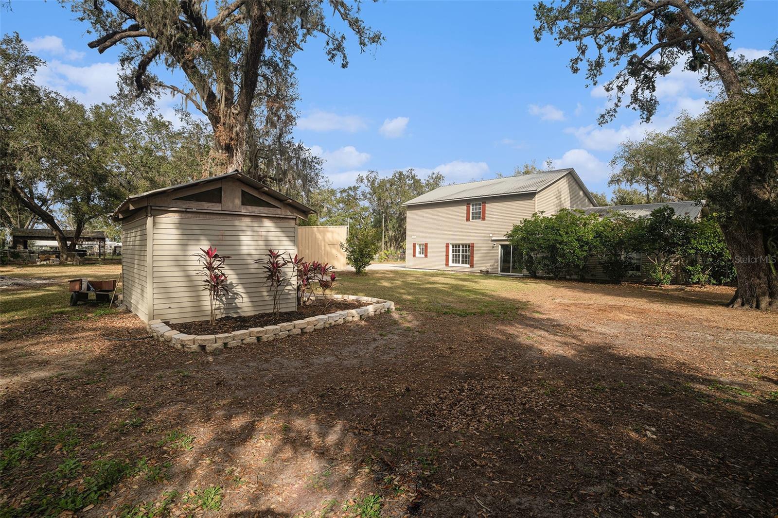 Listing photo id 29 for 8575 Carey Road