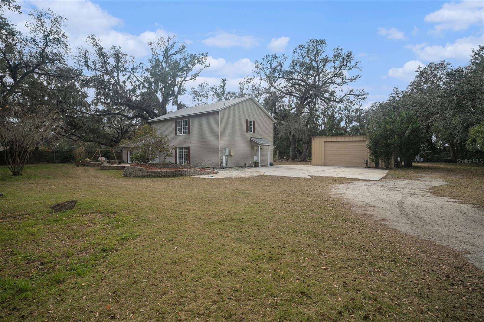 Listing photo id 2 for 8575 Carey Road