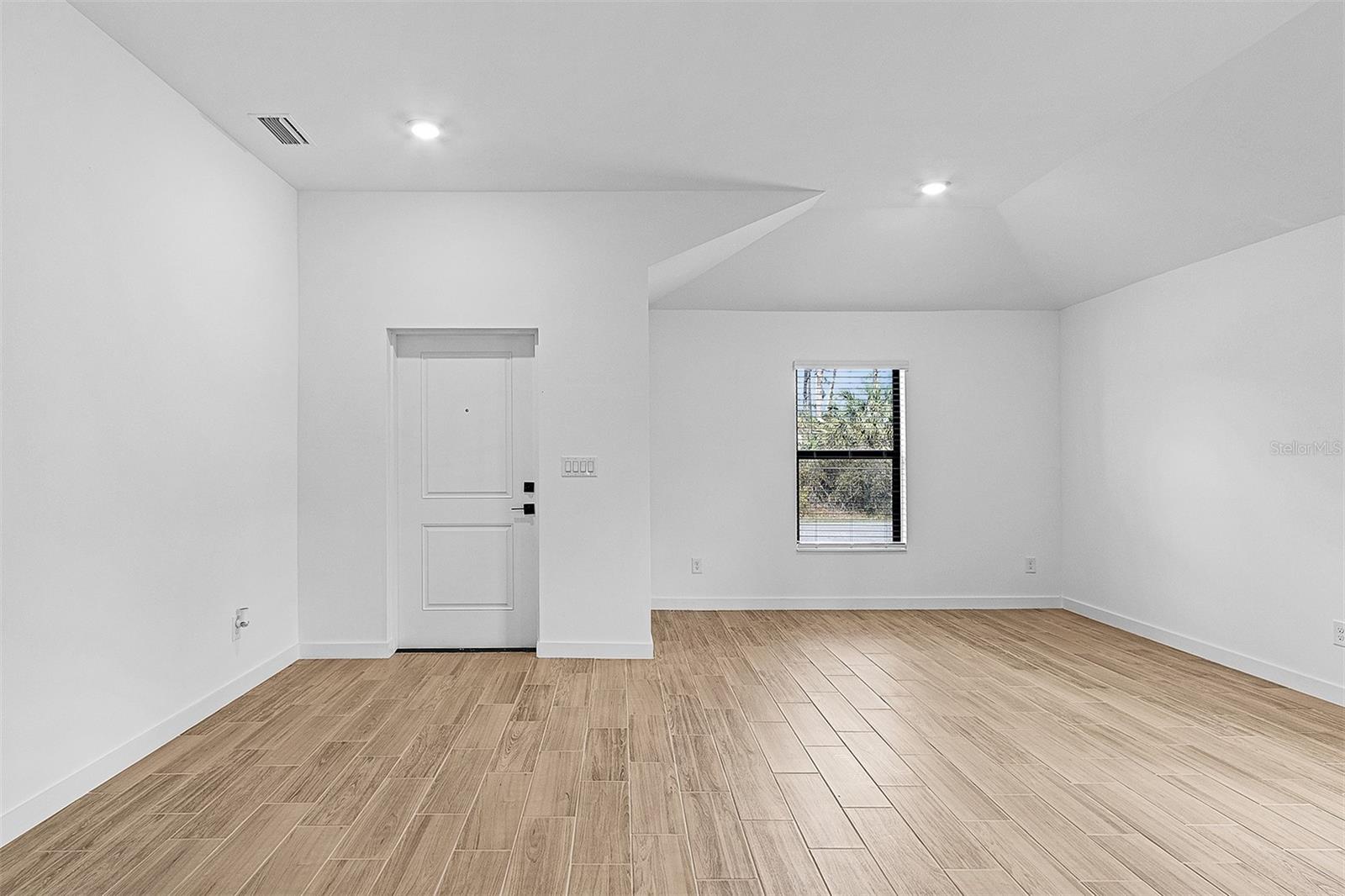 Image 4 of 20 For 3355 Moncrief Avenue