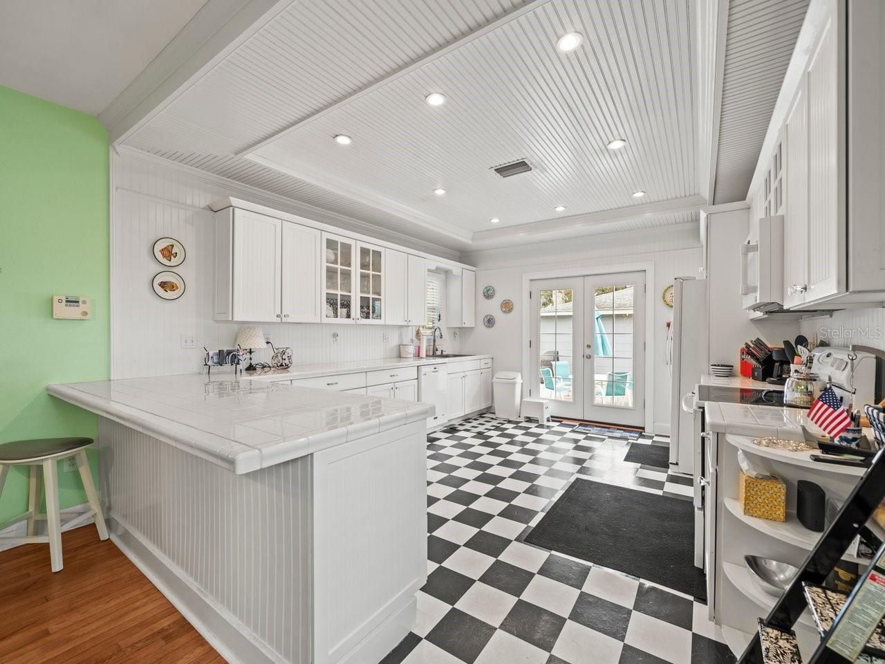 Image 10 of 26 For 320 Madison Avenue