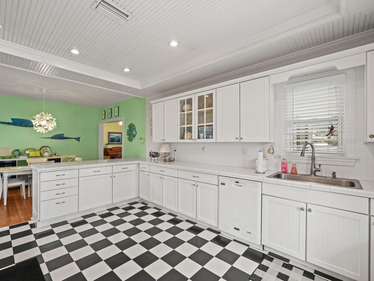 Image 14 of 26 For 320 Madison Avenue
