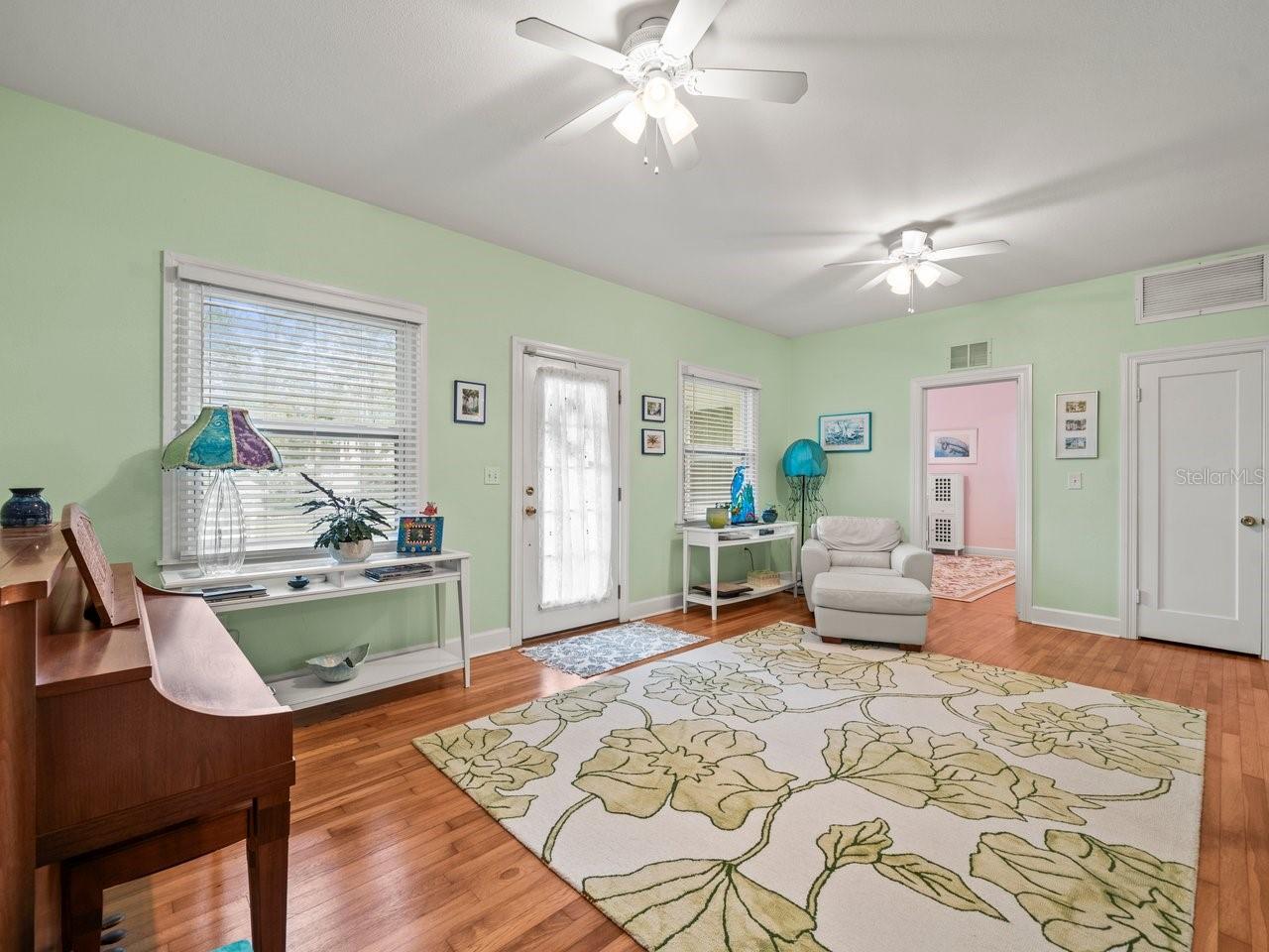 Image 4 of 26 For 320 Madison Avenue