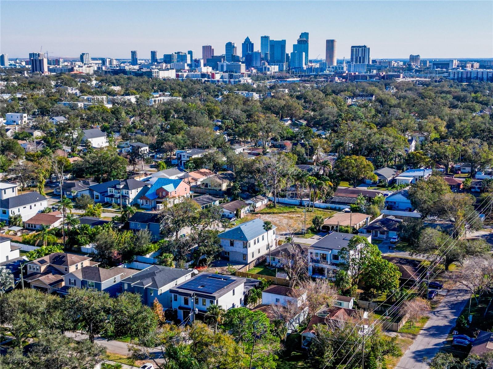 Listing photo id 49 for 818 Adalee Street