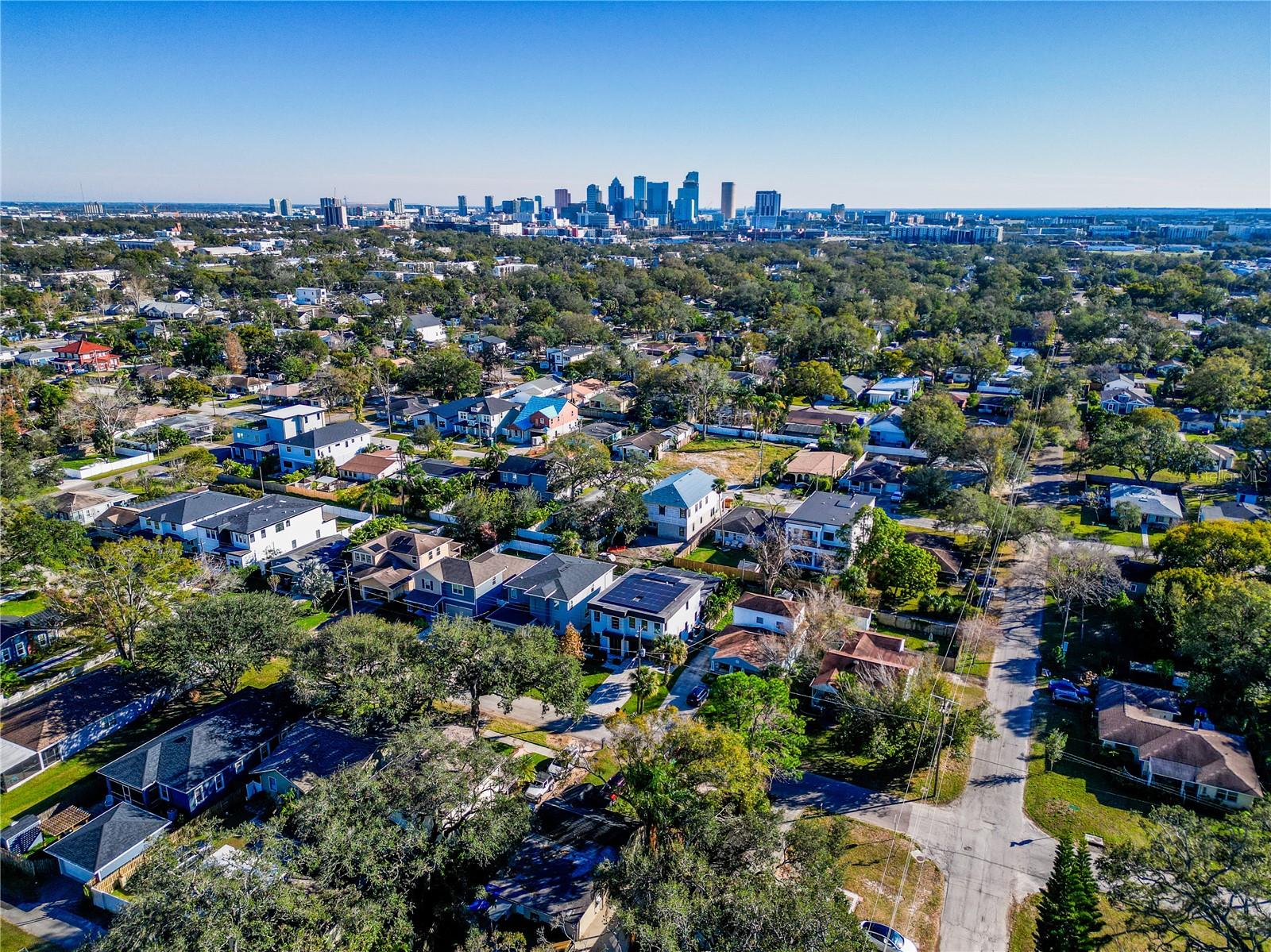 Listing photo id 53 for 818 Adalee Street