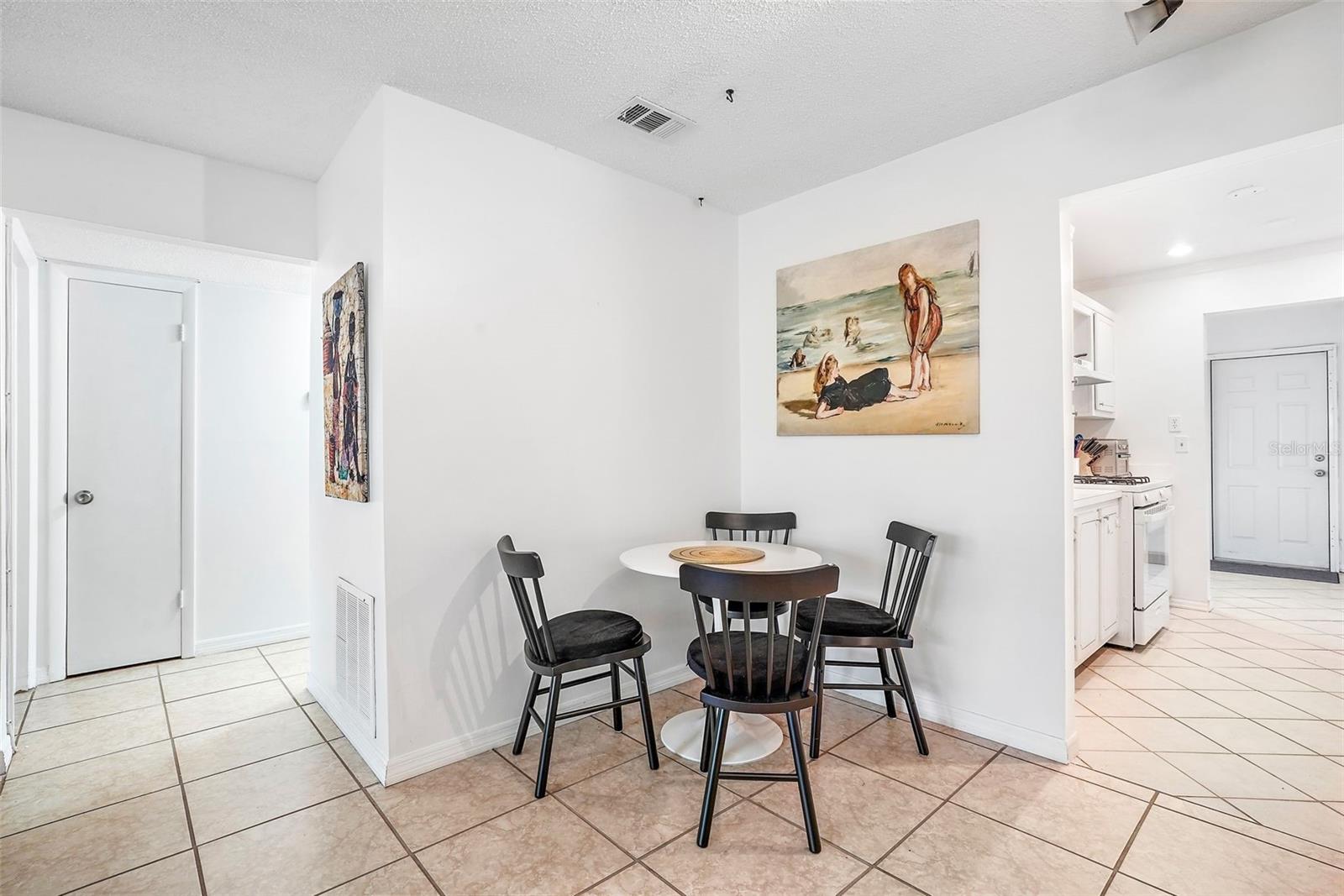 Listing photo id 5 for 5267 81st Street N 5