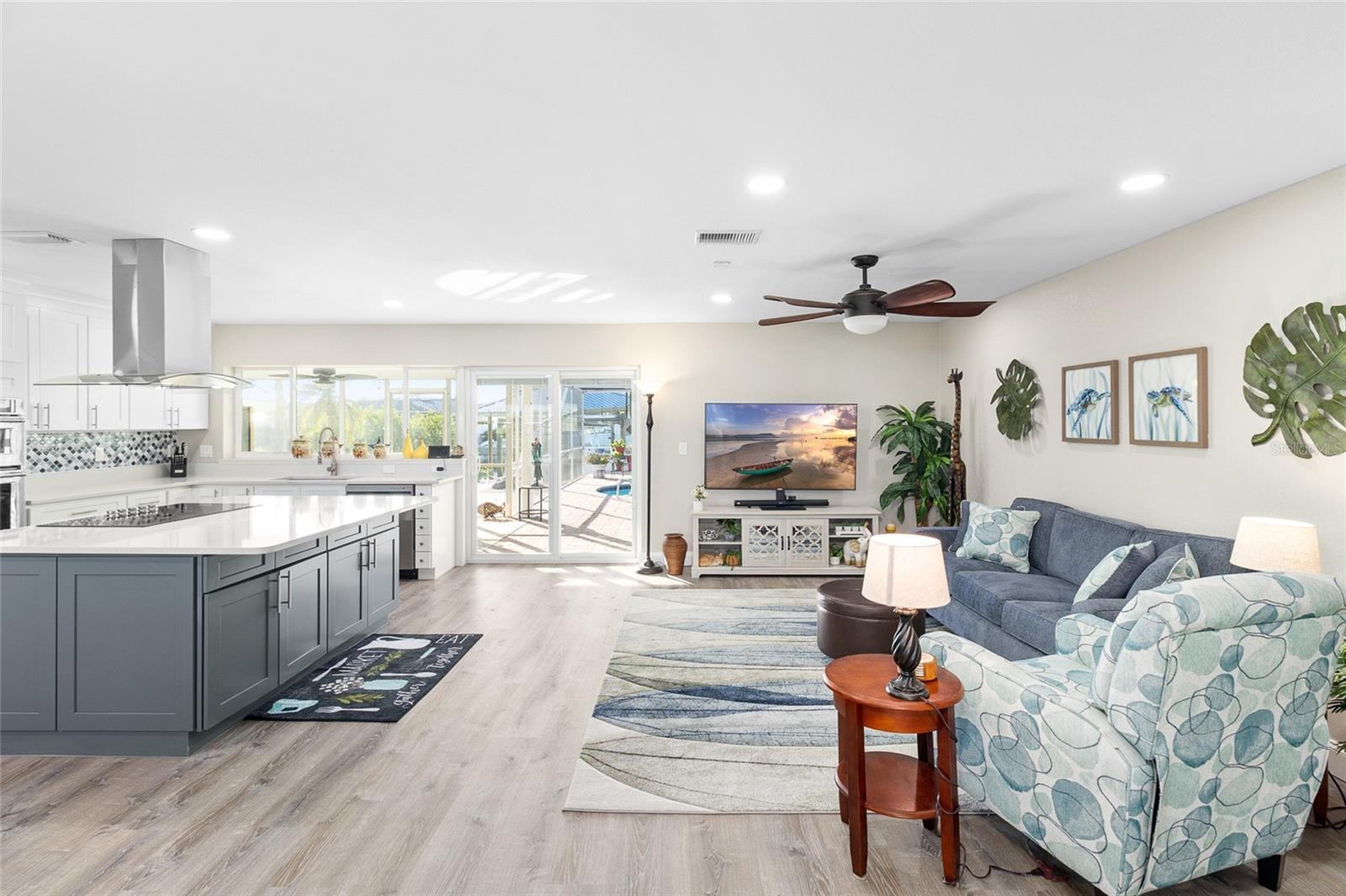 Image 3 of 40 For 6518 Senegal Palm Way