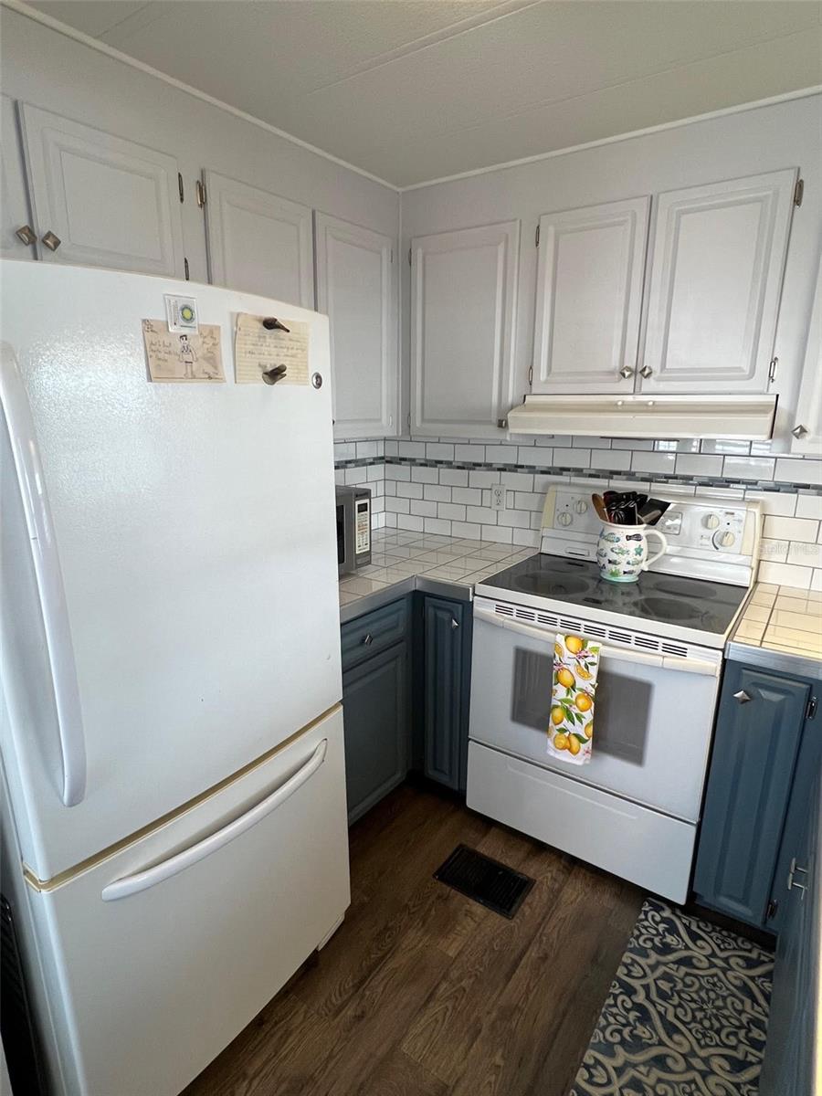Image 10 of 26 For 12766 Seminole Boulevard 38