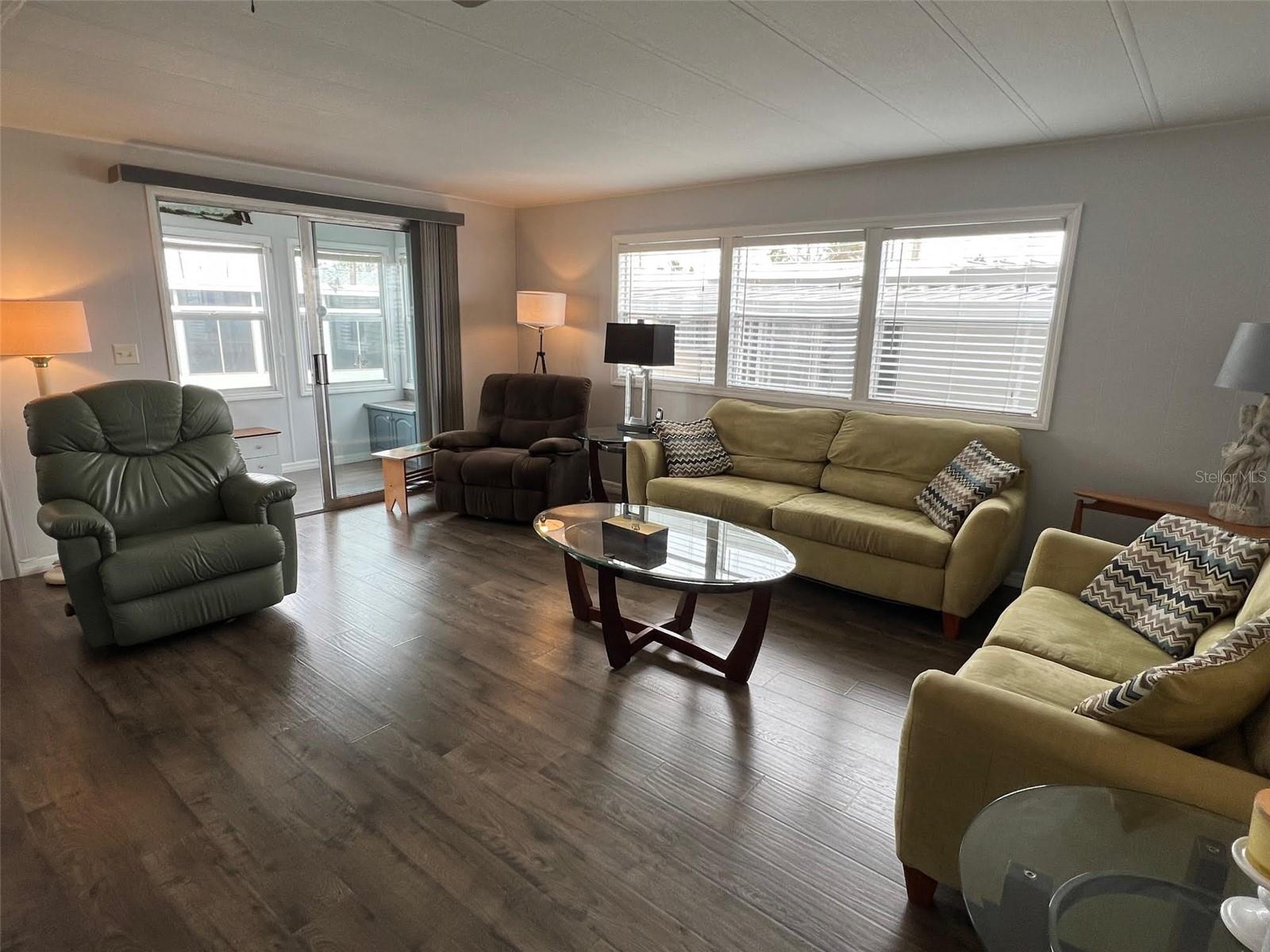 Image 15 of 26 For 12766 Seminole Boulevard 38