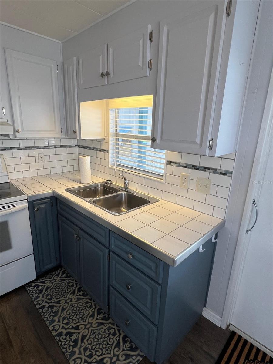 Image 9 of 26 For 12766 Seminole Boulevard 38