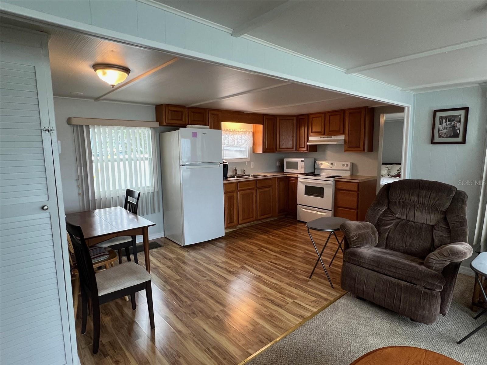 Image 11 of 22 For 12674 Seminole Boulevard S10