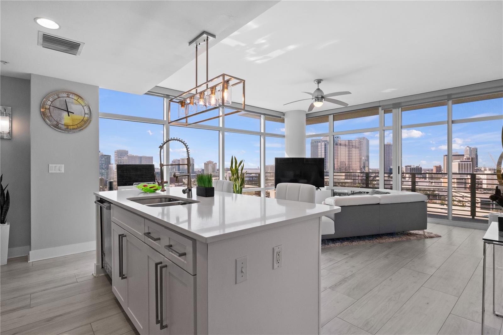 Listing photo id 12 for 1120 Kennedy Boulevard 1514