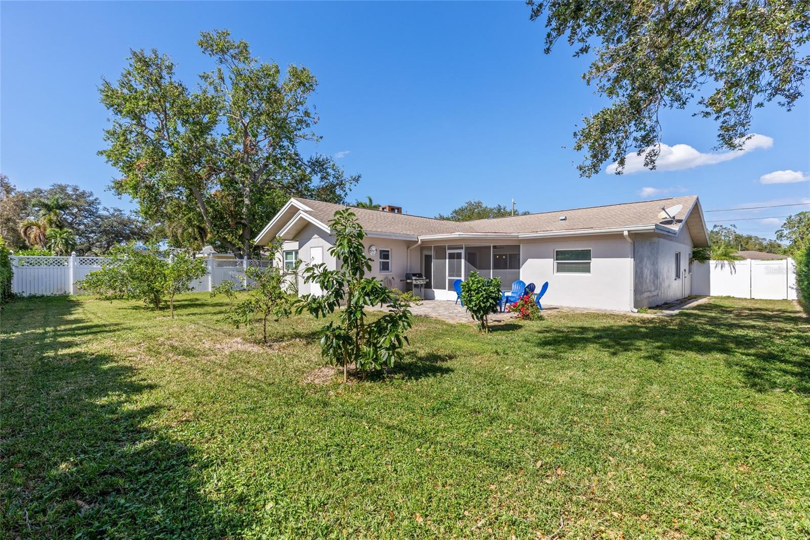 Listing photo id 34 for 2620 Renatta Drive