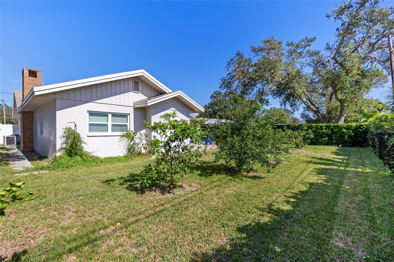 Listing photo id 35 for 2620 Renatta Drive