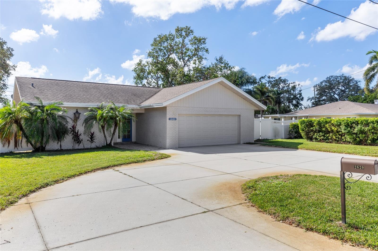 Listing photo id 46 for 2620 Renatta Drive