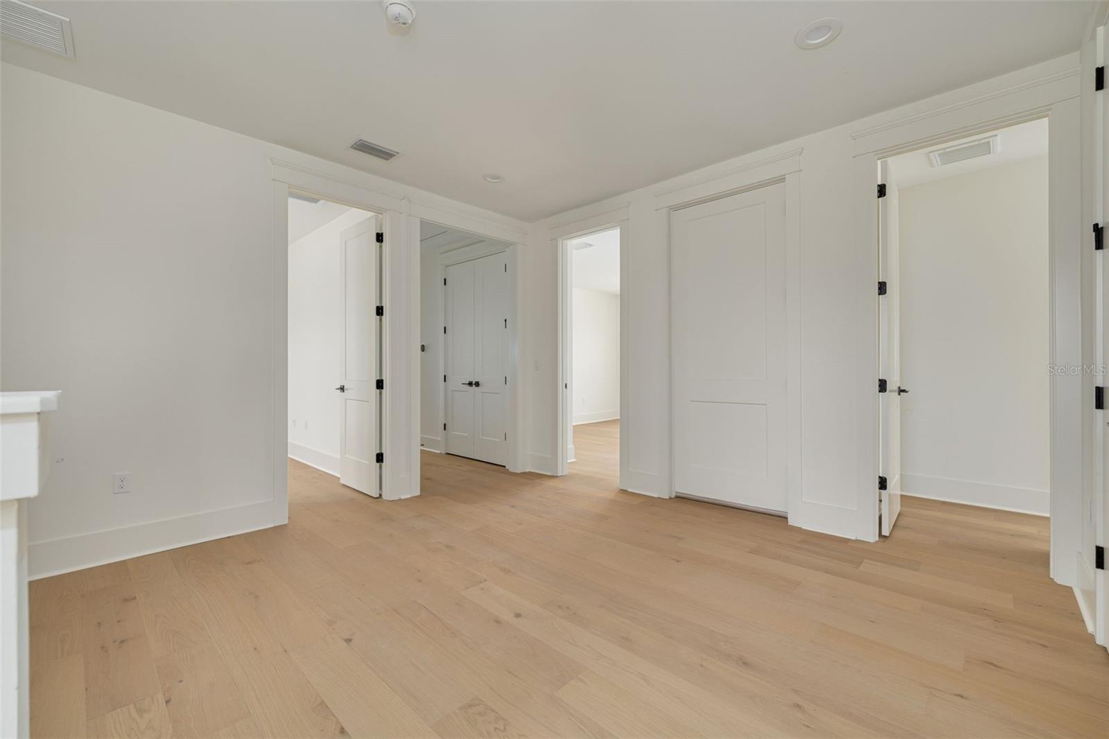 Image 47 of 64 For 323 Appian Way Ne