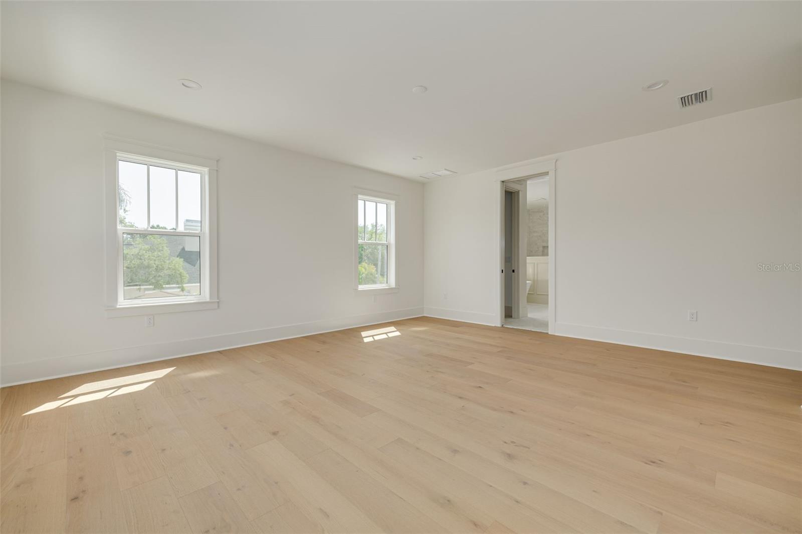 Image 51 of 64 For 323 Appian Way Ne