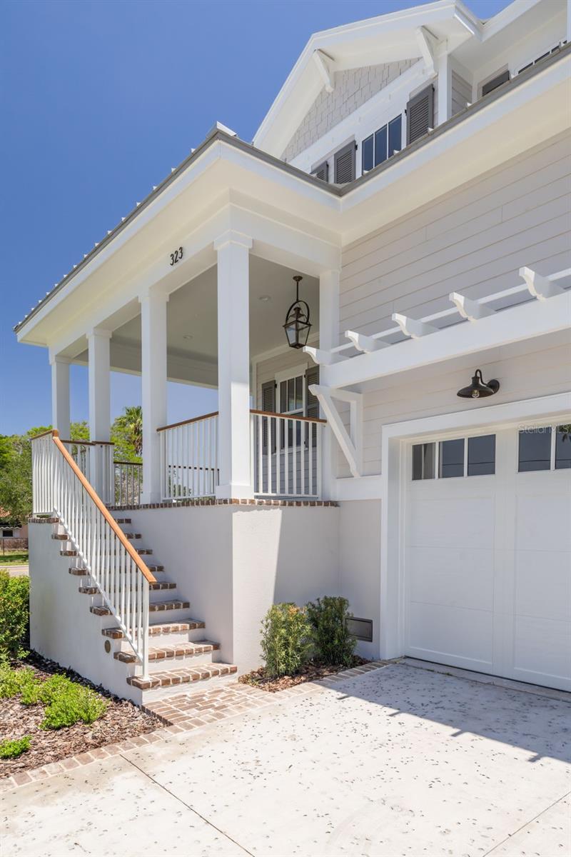 Listing photo id 66 for 323 Appian Way Ne