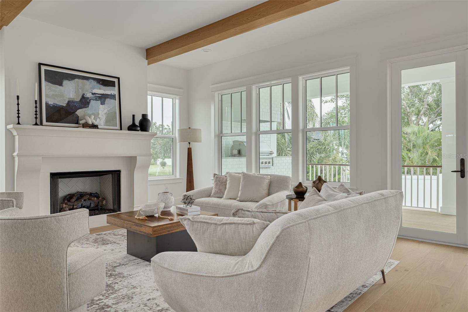 Listing photo id 70 for 323 Appian Way Ne