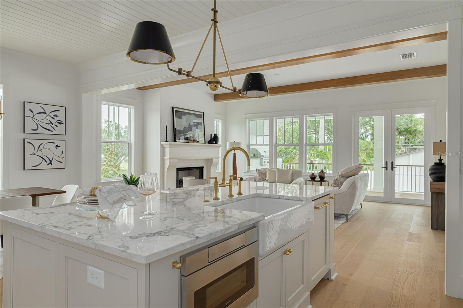 Listing photo id 78 for 323 Appian Way Ne