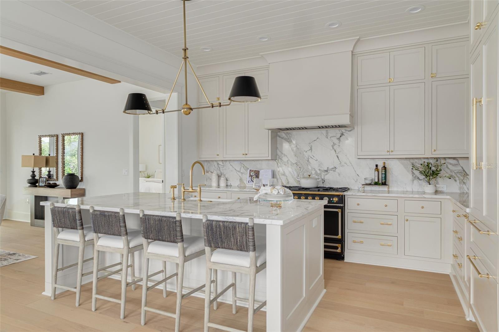 Listing photo id 79 for 323 Appian Way Ne