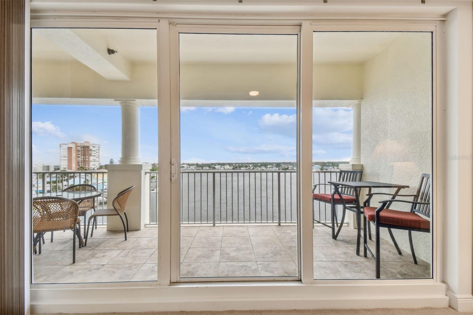 Image 18 of 21 For 17717 Gulf Boulevard 601