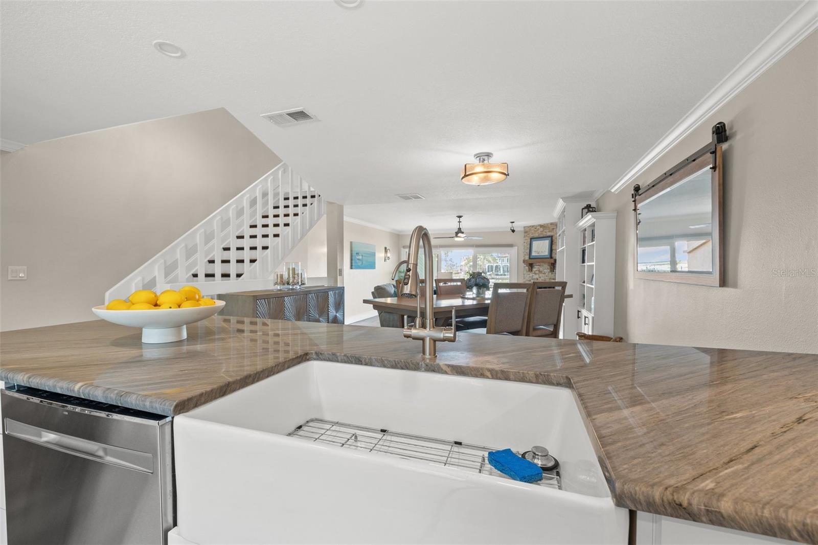 Listing photo id 23 for 936 Pinellas Bayway S T10