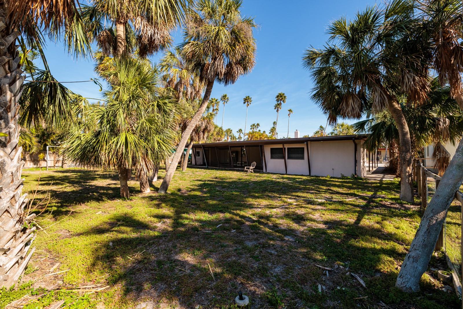 Listing photo id 54 for 3110 De Bazan Avenue