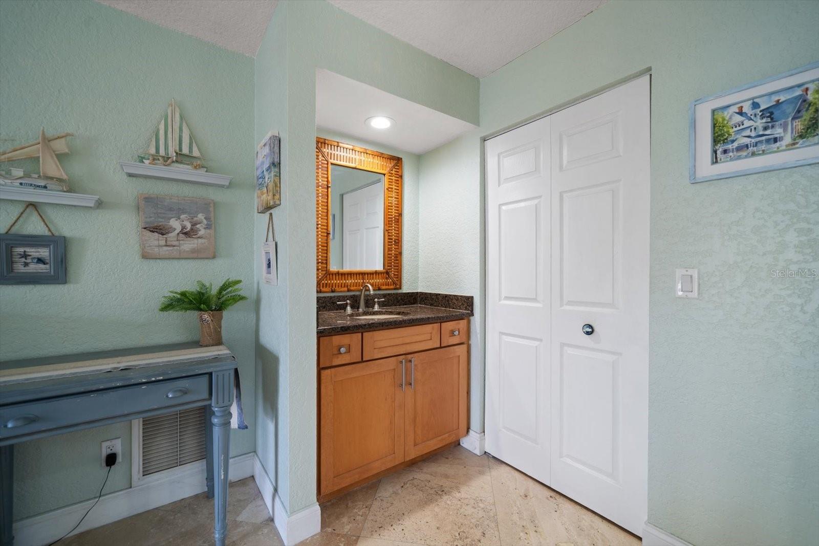 Listing photo id 25 for 3998 South Circle