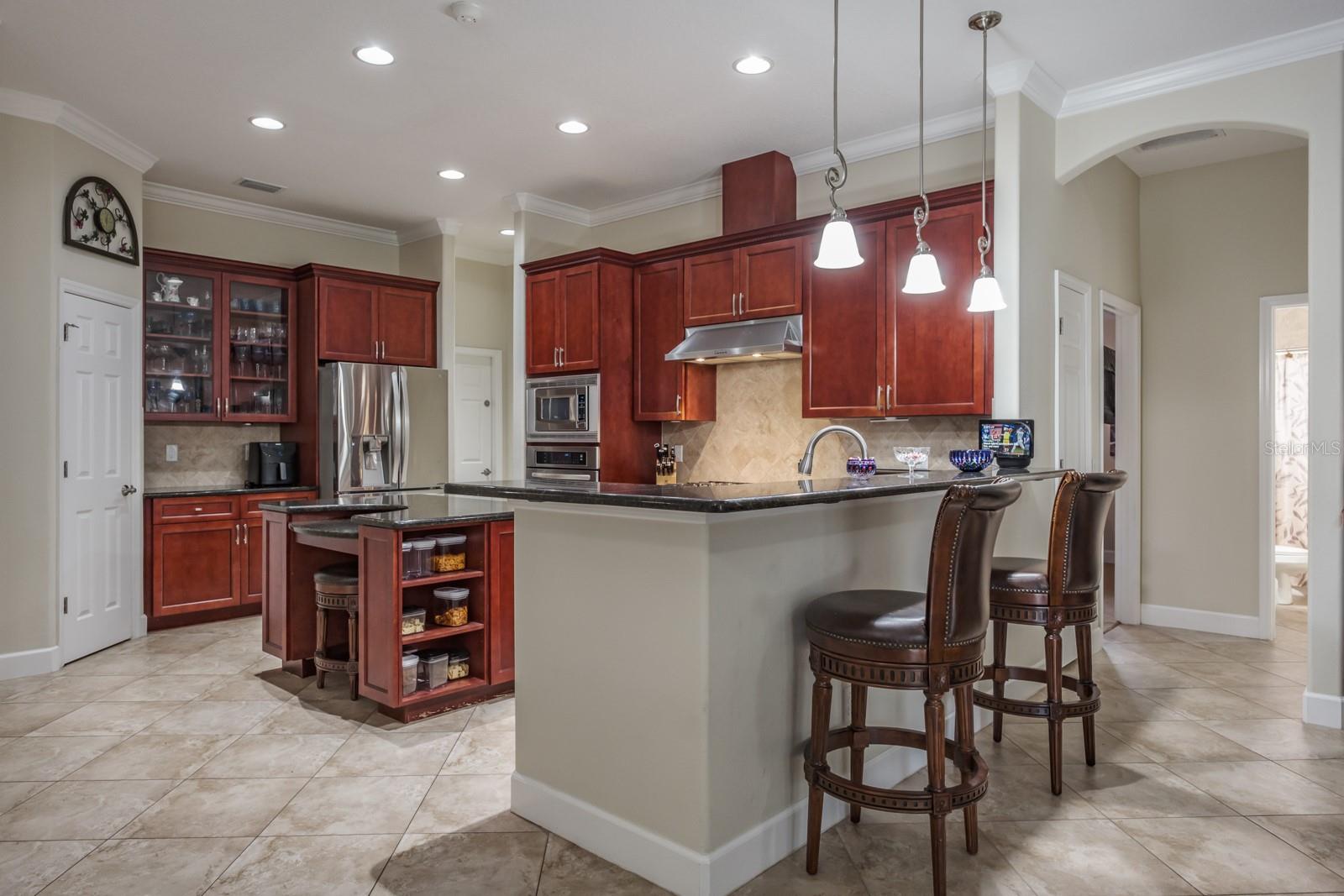 Listing photo id 22 for 512 Creekside Court