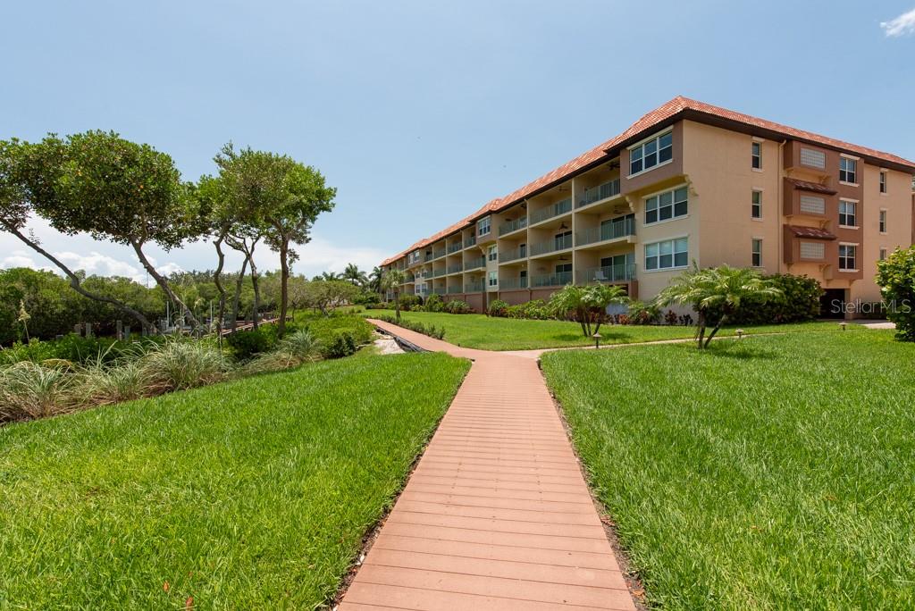 Image 63 of 99 For 1695 Pinellas Bayway S E4