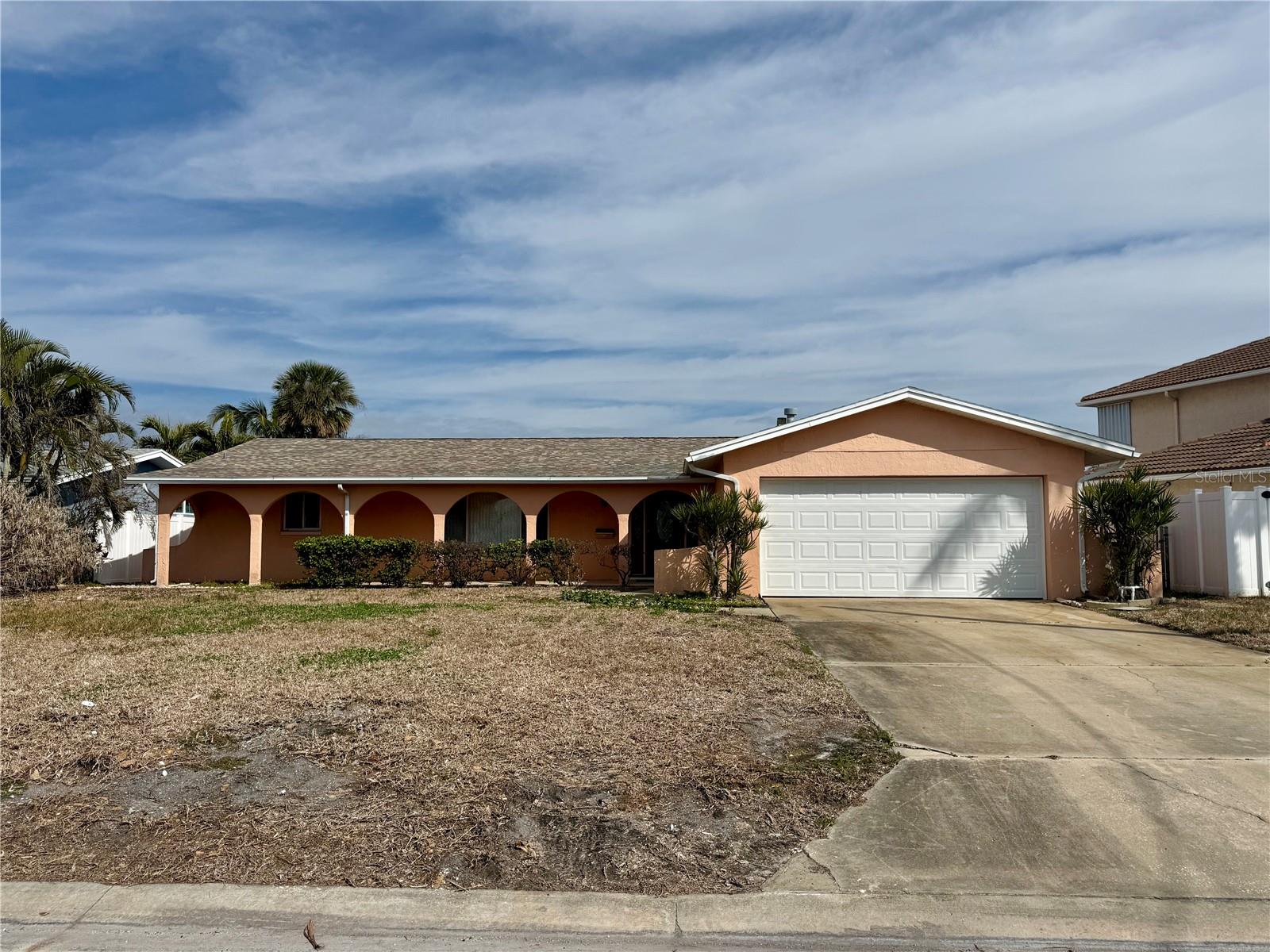 Listing photo id 4 for 6437 1st Palm Point