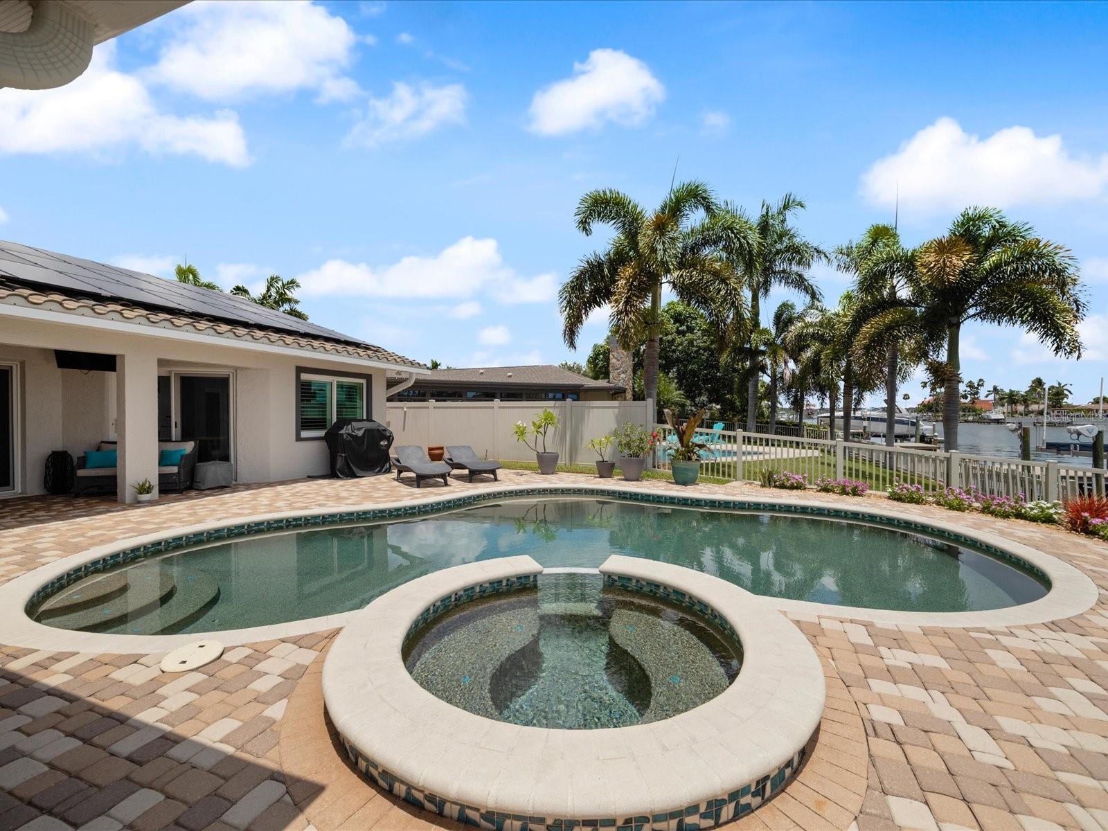 Listing photo id 49 for 725 Capri Boulevard