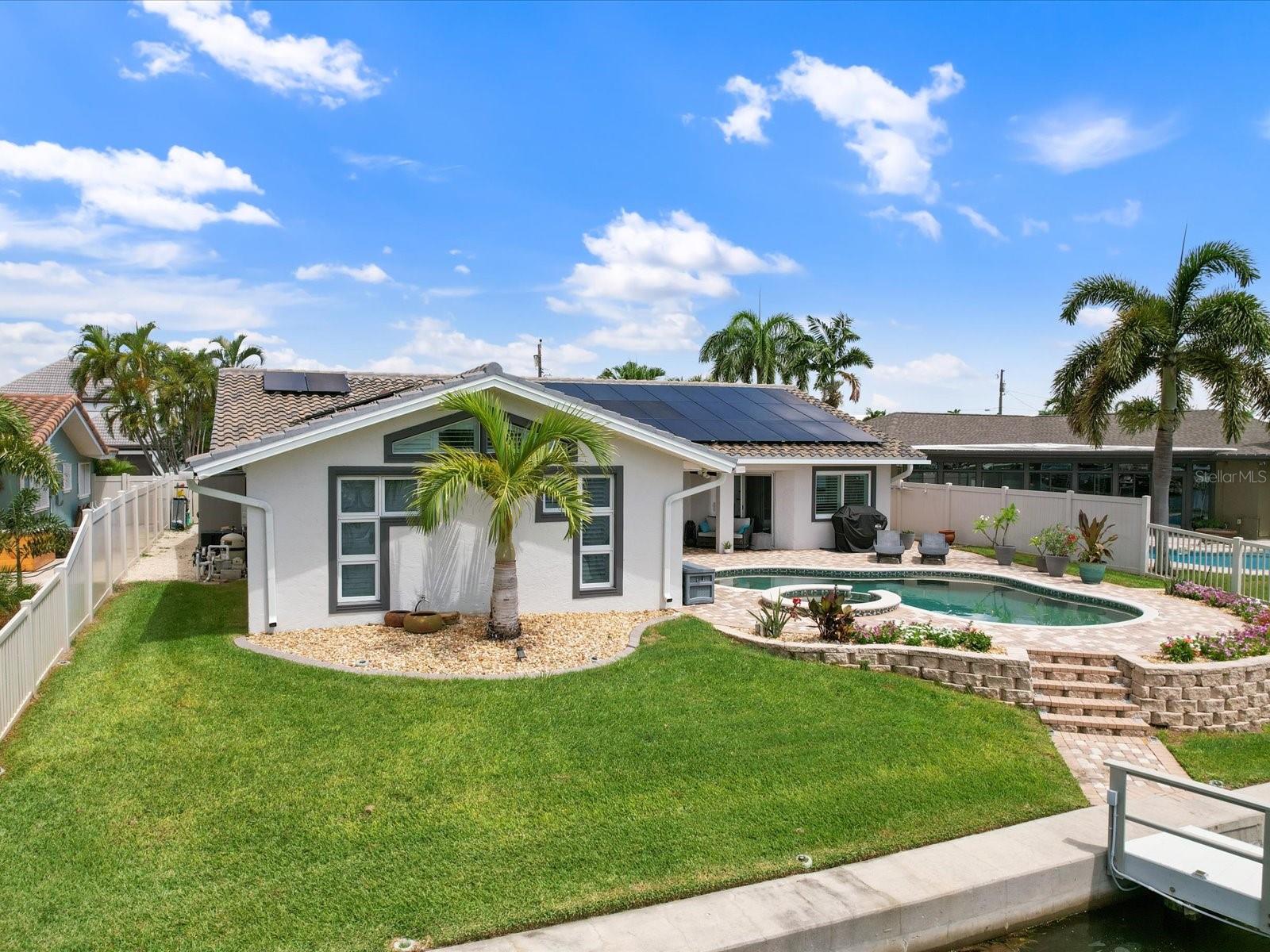 Listing photo id 51 for 725 Capri Boulevard