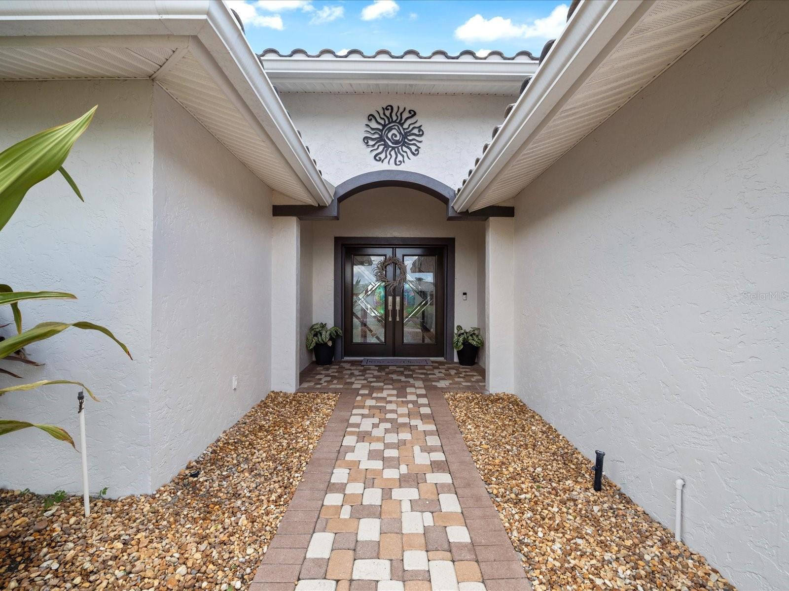 Listing photo id 7 for 725 Capri Boulevard