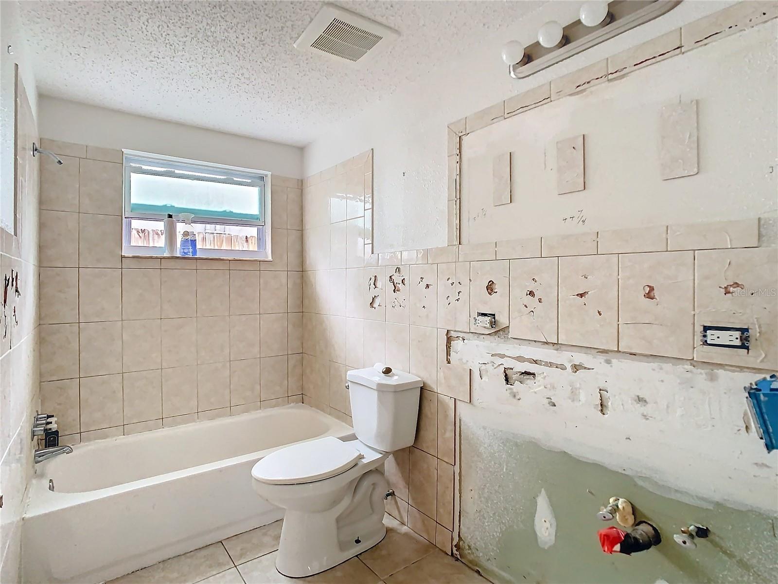 Listing photo id 12 for 6221 Seabreeze Drive