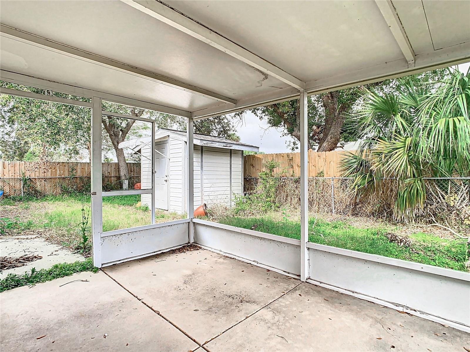 Listing photo id 16 for 6221 Seabreeze Drive