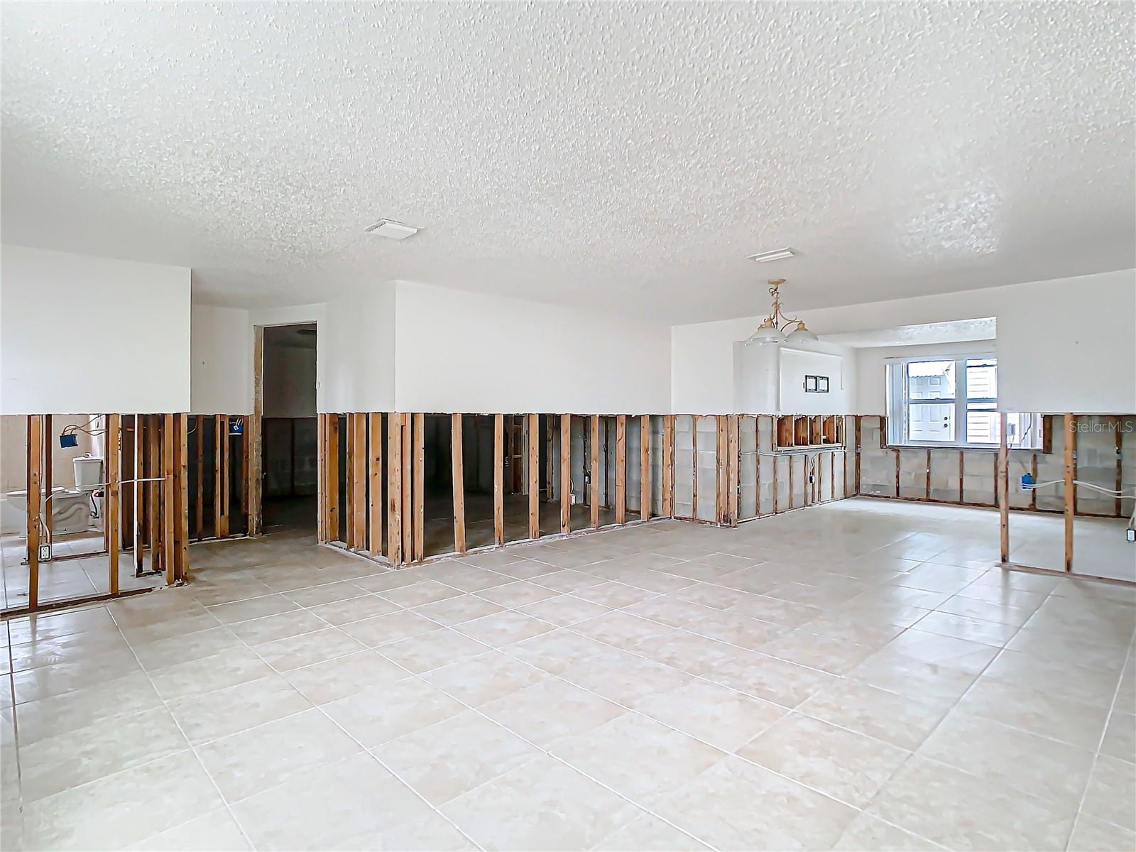 Listing photo id 2 for 6221 Seabreeze Drive