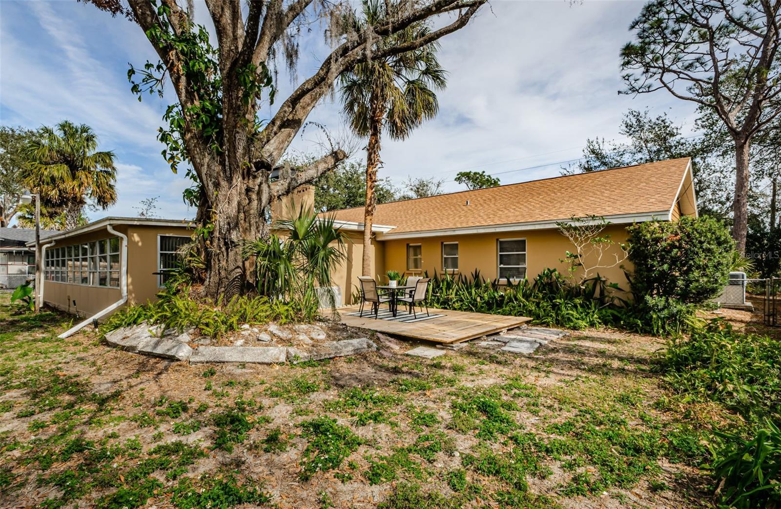 Listing photo id 35 for 12708 52nd Street