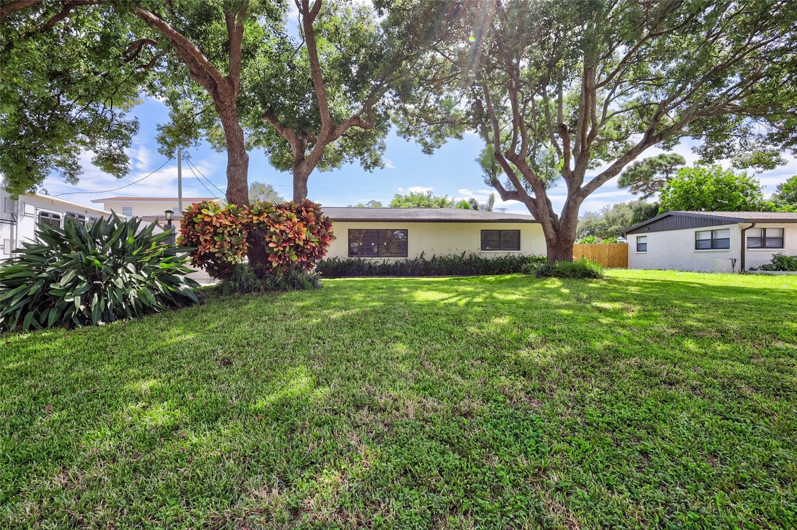 Listing photo id 57 for 8532 Kumquat Avenue