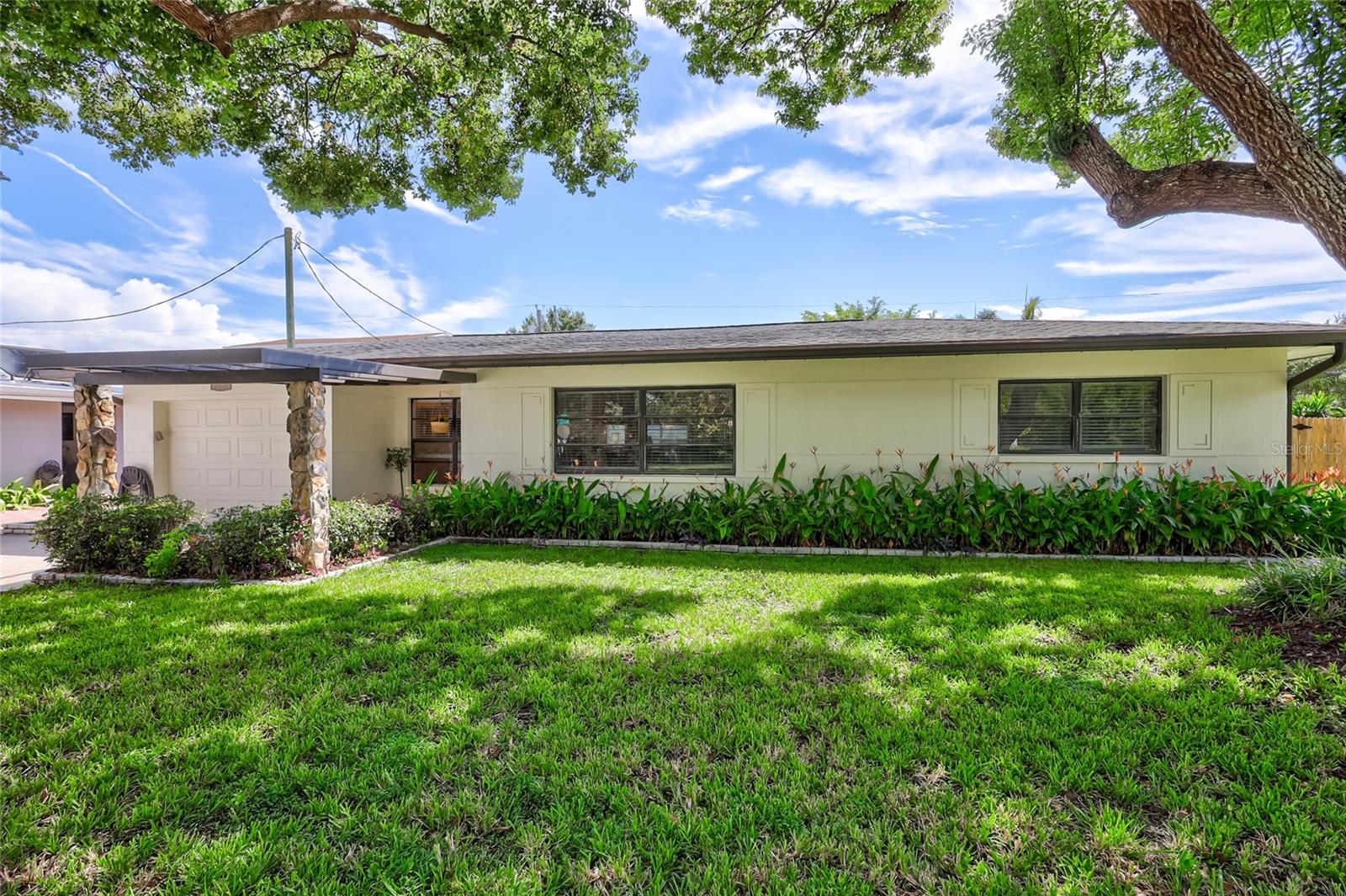 Listing photo id 59 for 8532 Kumquat Avenue