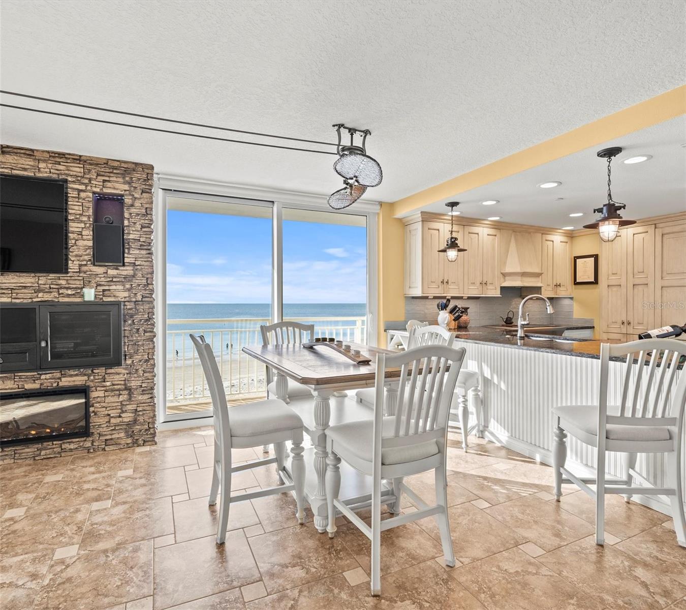 Image 14 of 58 For 2504 Gulf Boulevard 308